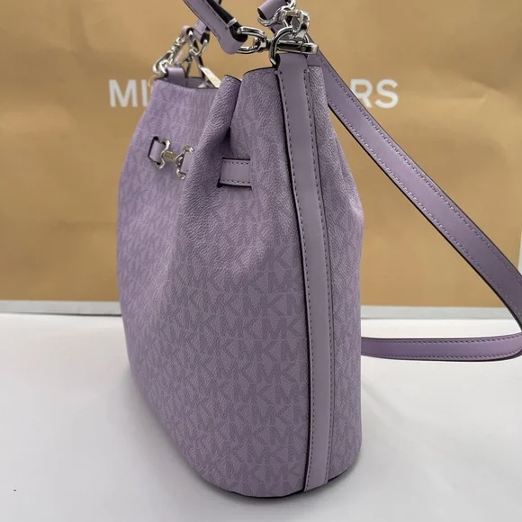 MICHAEL KORS Carson Md Logo Convertible Bucket Crossbody Shoulder
Lt Quartz
NWT - Picture 5 of 16